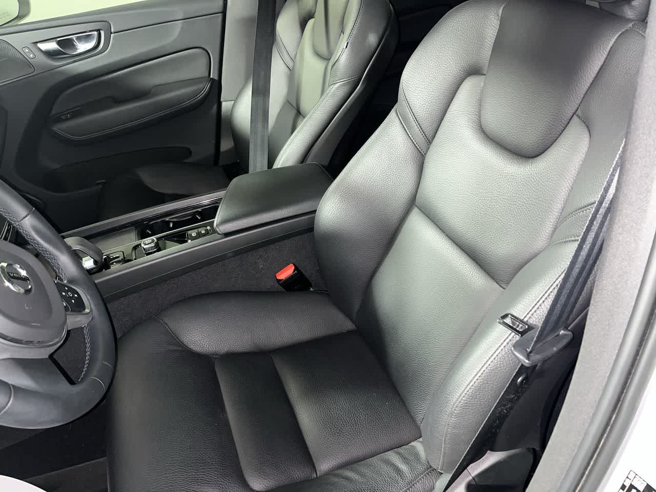 2022 Volvo XC60 Momentum