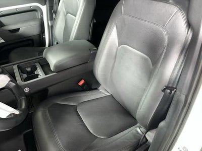 2023 Land Rover Defender SE