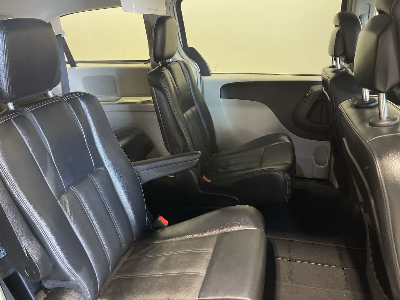 2013 Chrysler Town & Country Touring