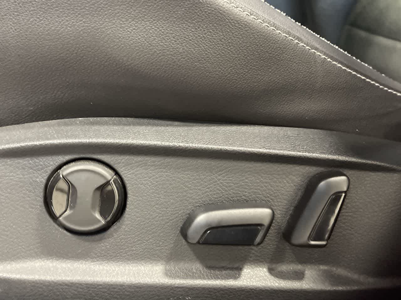 2016 Volkswagen Golf R 4dr HB Man w/DCC/Nav