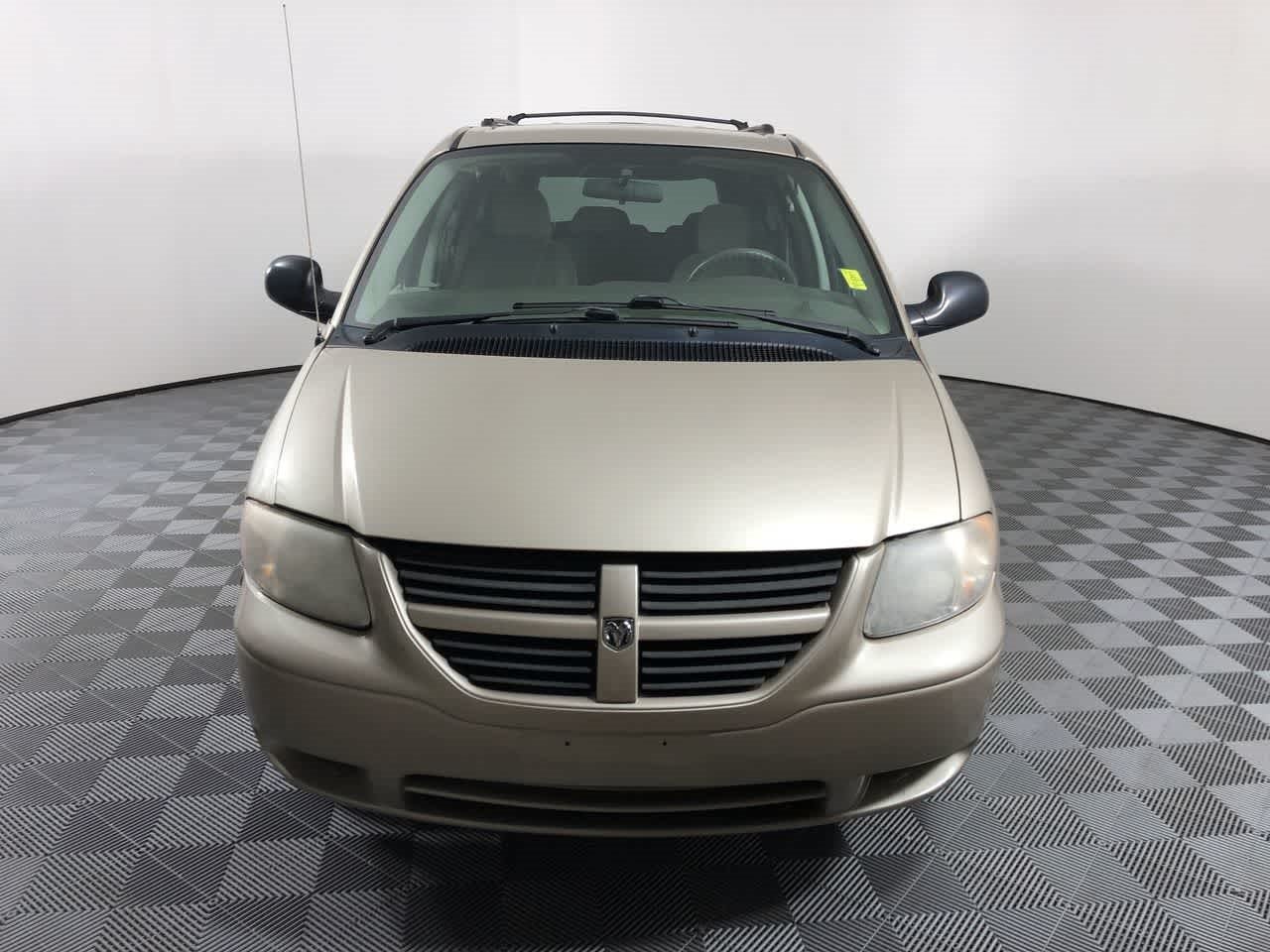 Used 2005 Dodge Grand Caravan SE with VIN 1D4GP24RX5B362270 for sale in Rushville, IN