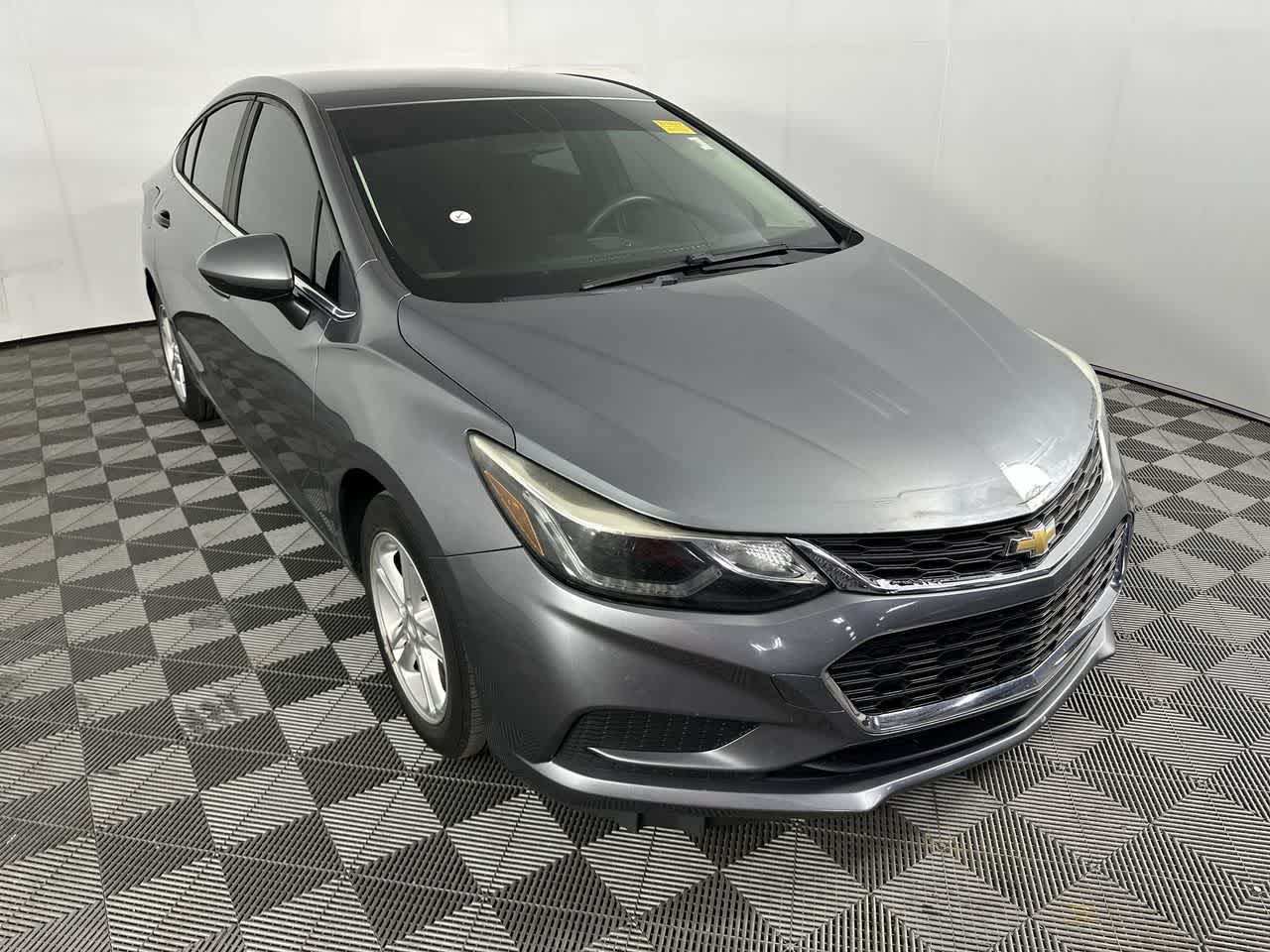Used 2018 Chevrolet Cruze LT with VIN 1G1BE5SM5J7127044 for sale in Rushville, IN