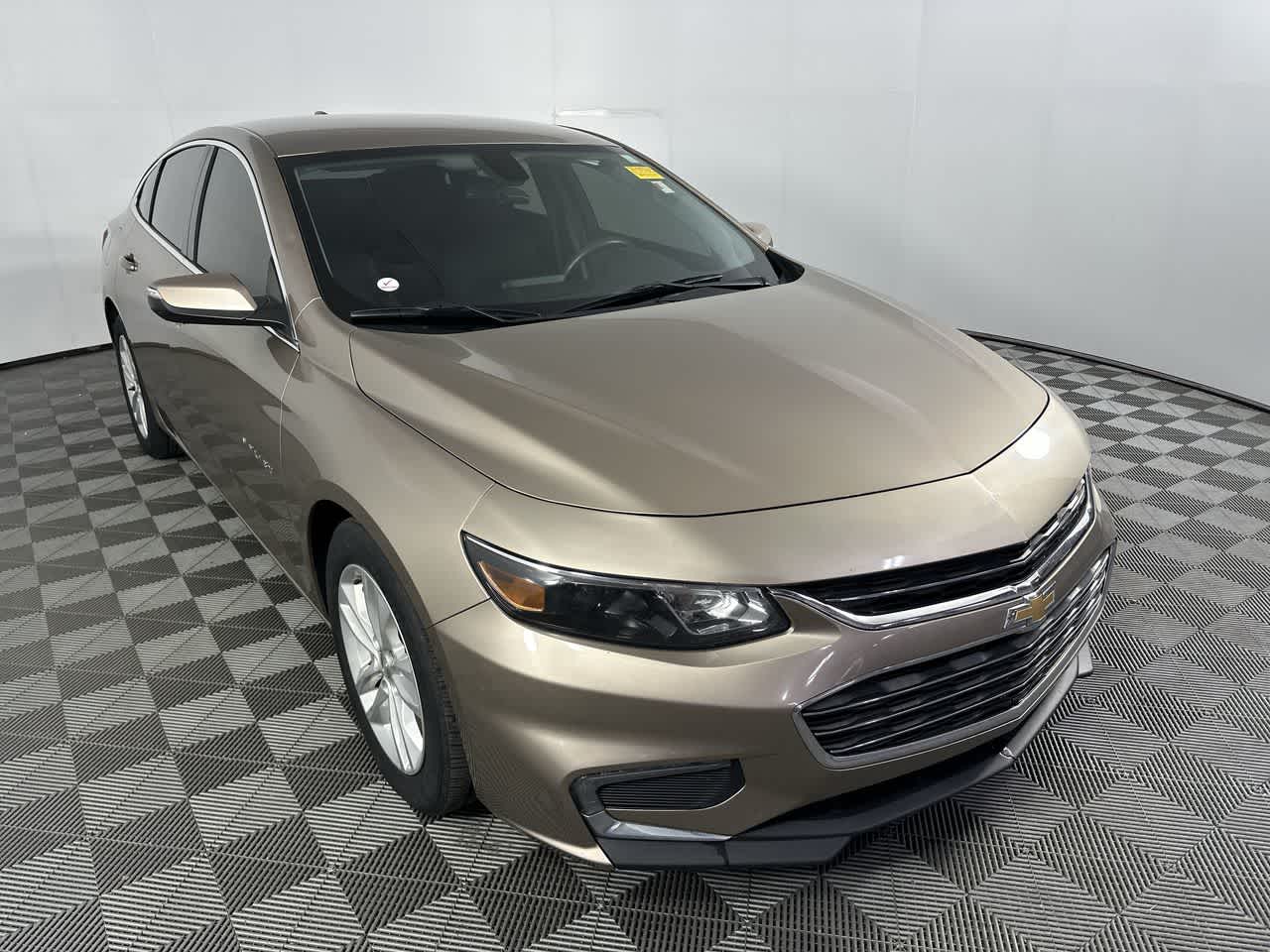 Used 2018 Chevrolet Malibu 1LT with VIN 1G1ZD5ST8JF179492 for sale in Rushville, IN