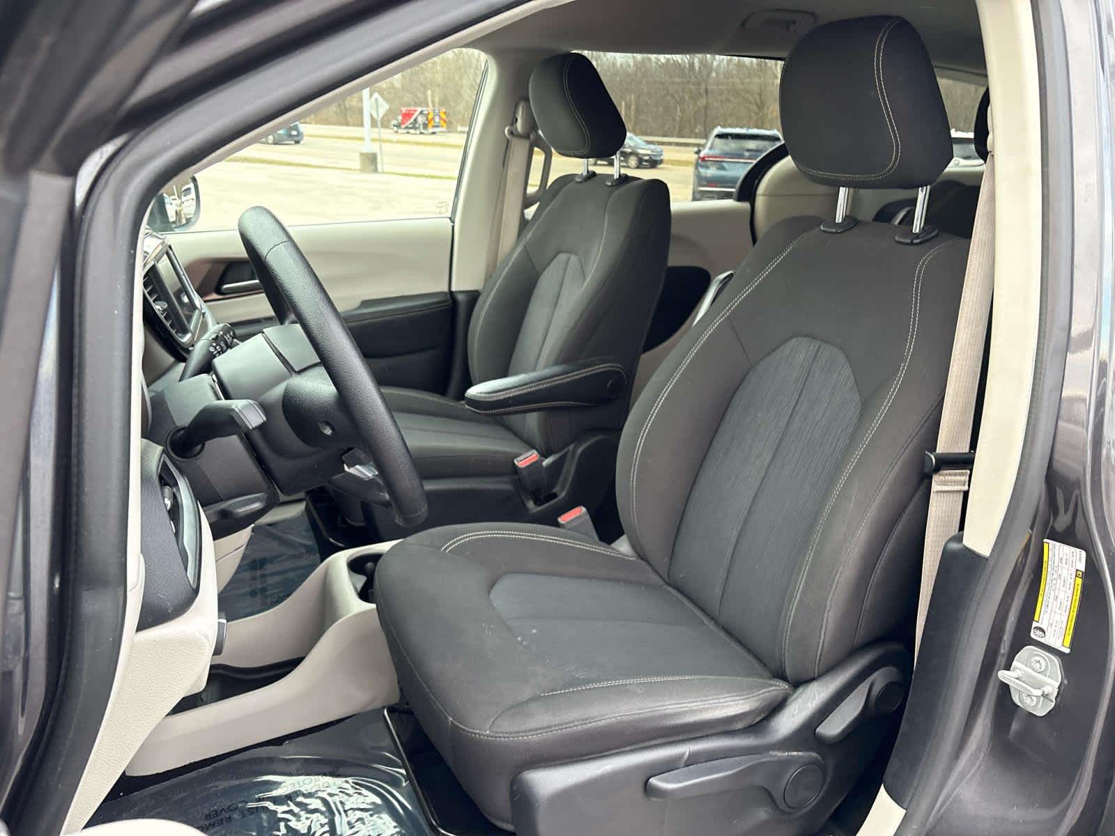 2020 Chrysler Voyager L