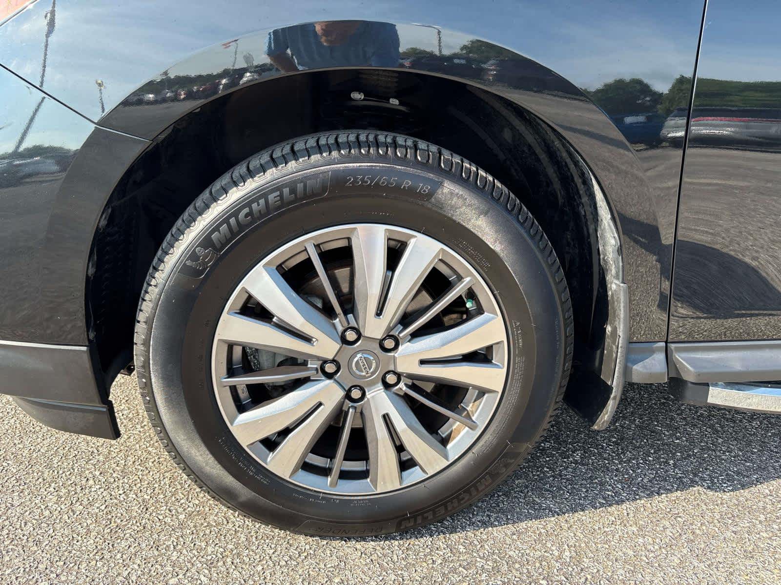 2020 Nissan Pathfinder SV