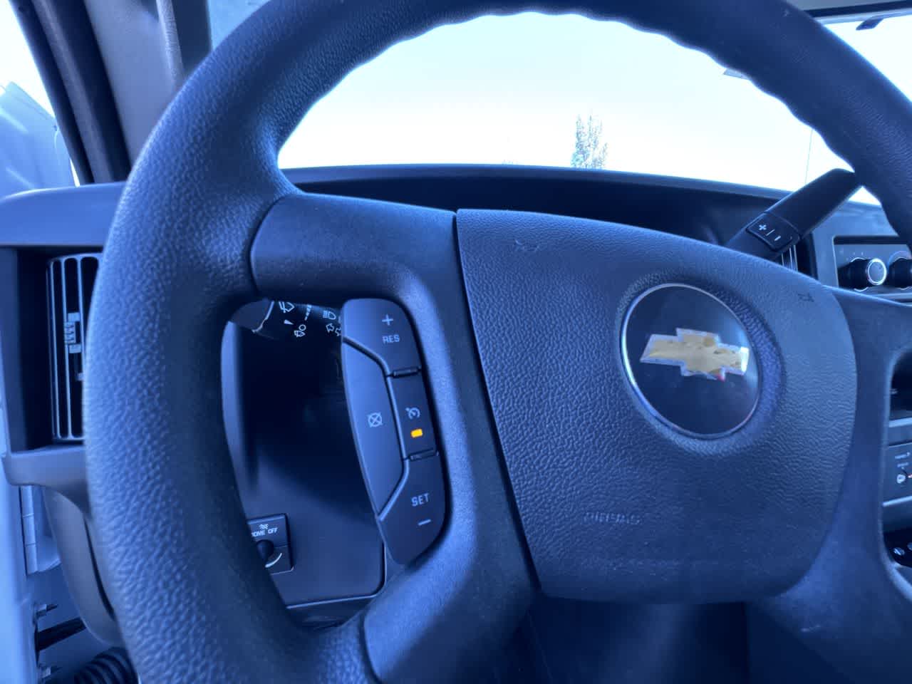 2025 Chevrolet Express Cutaway 3500 1WT