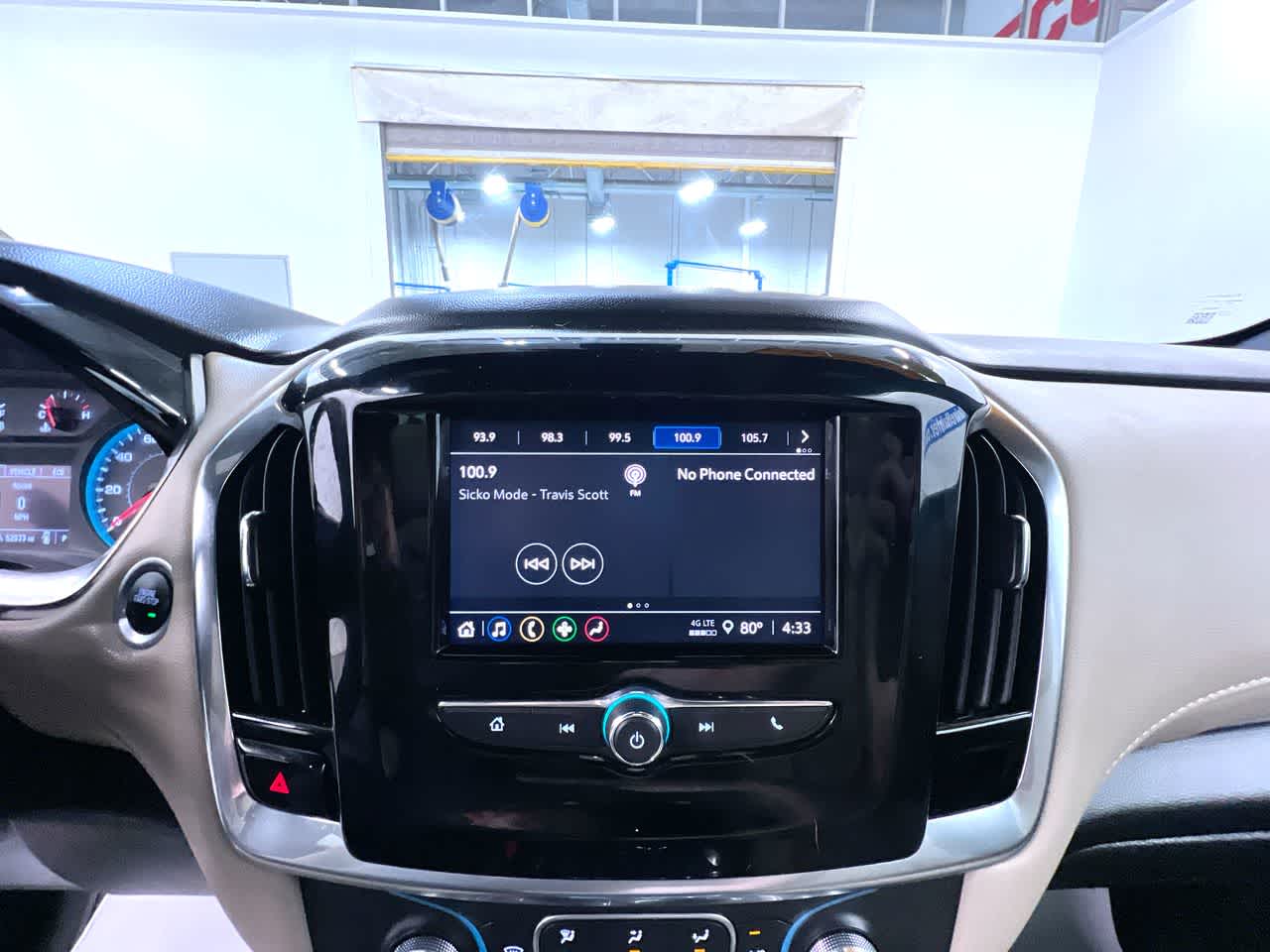 2023 Chevrolet Traverse LS