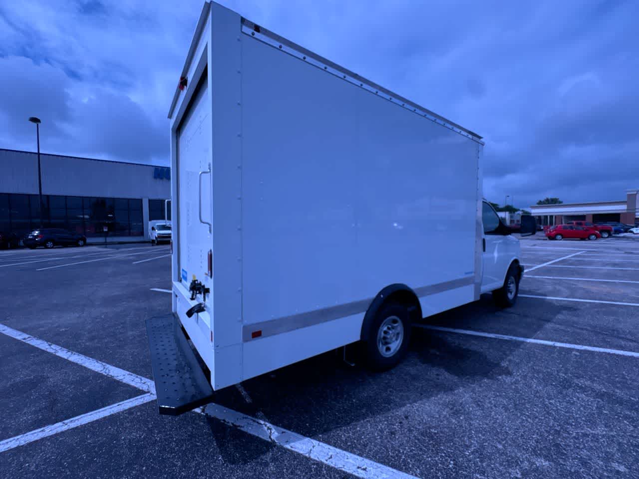 2025 Chevrolet Express Cutaway 3500 1WT