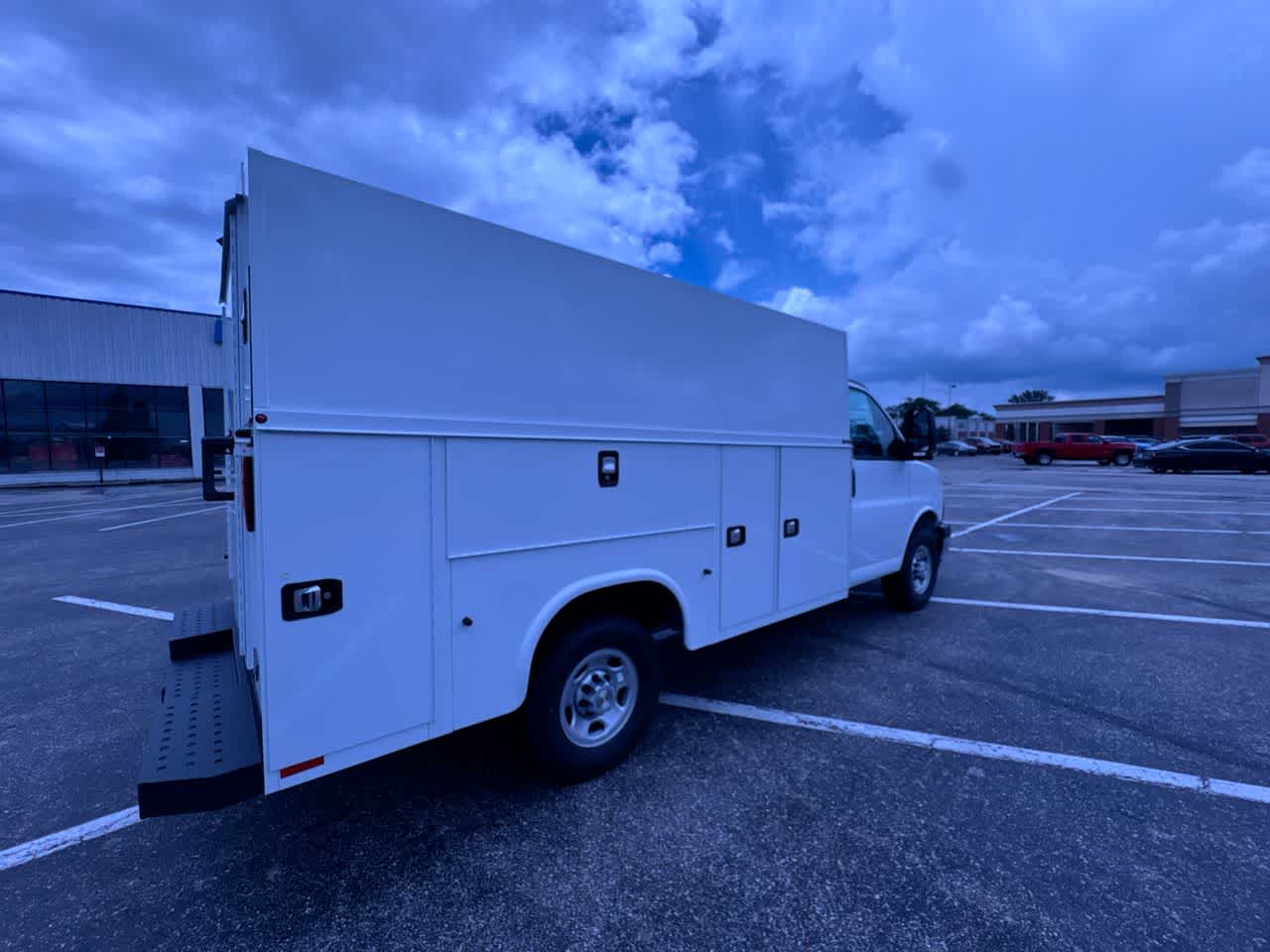 2026 Chevrolet Express Cutaway 3500 1WT