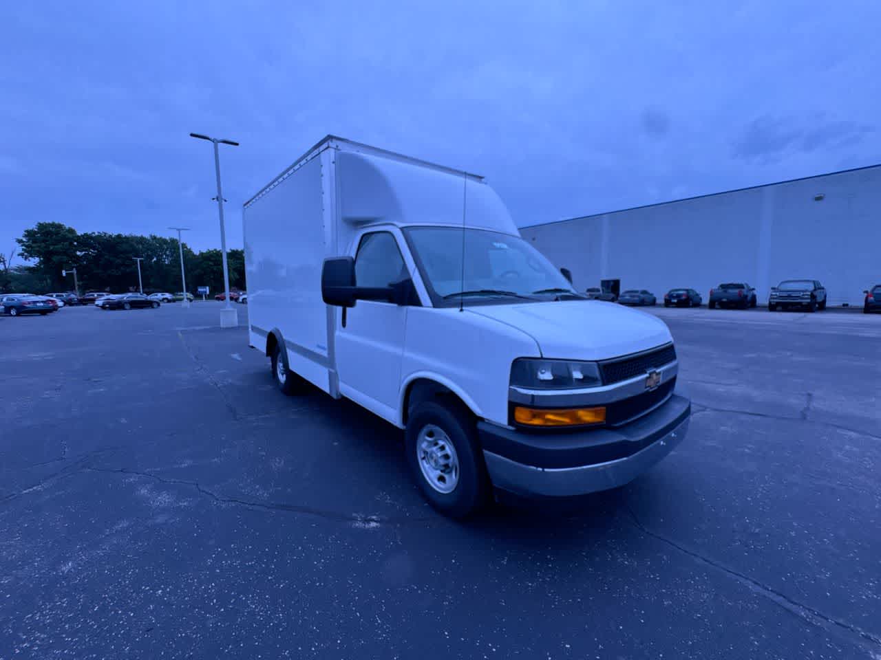 2025 Chevrolet Express Cutaway 3500 1WT