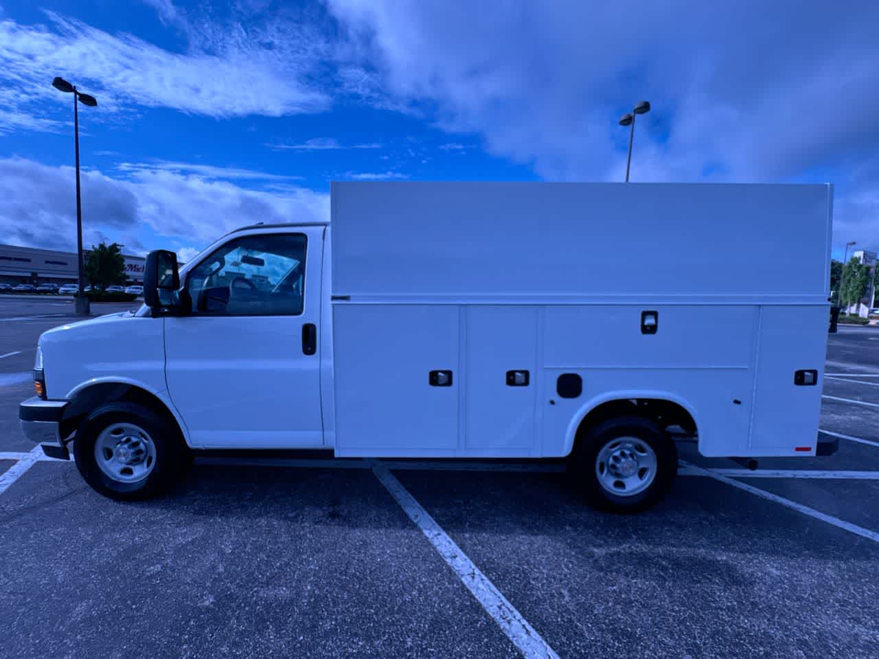 2026 Chevrolet Express Cutaway 3500 1WT