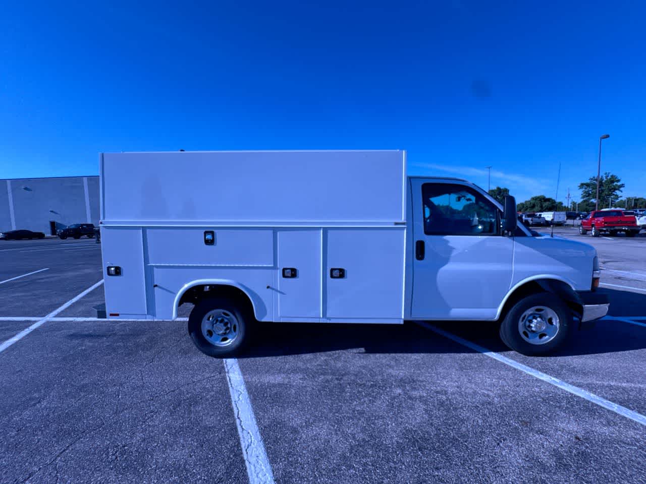 2026 Chevrolet Express Cutaway 3500 1WT