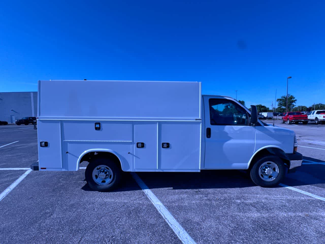 2026 Chevrolet Express Cutaway 3500 1WT