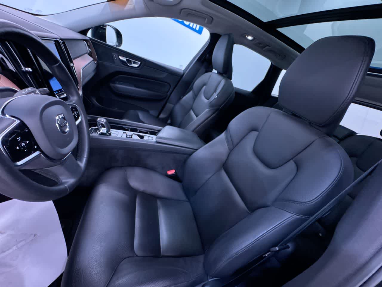 2023 Volvo XC60 Plus Dark Theme