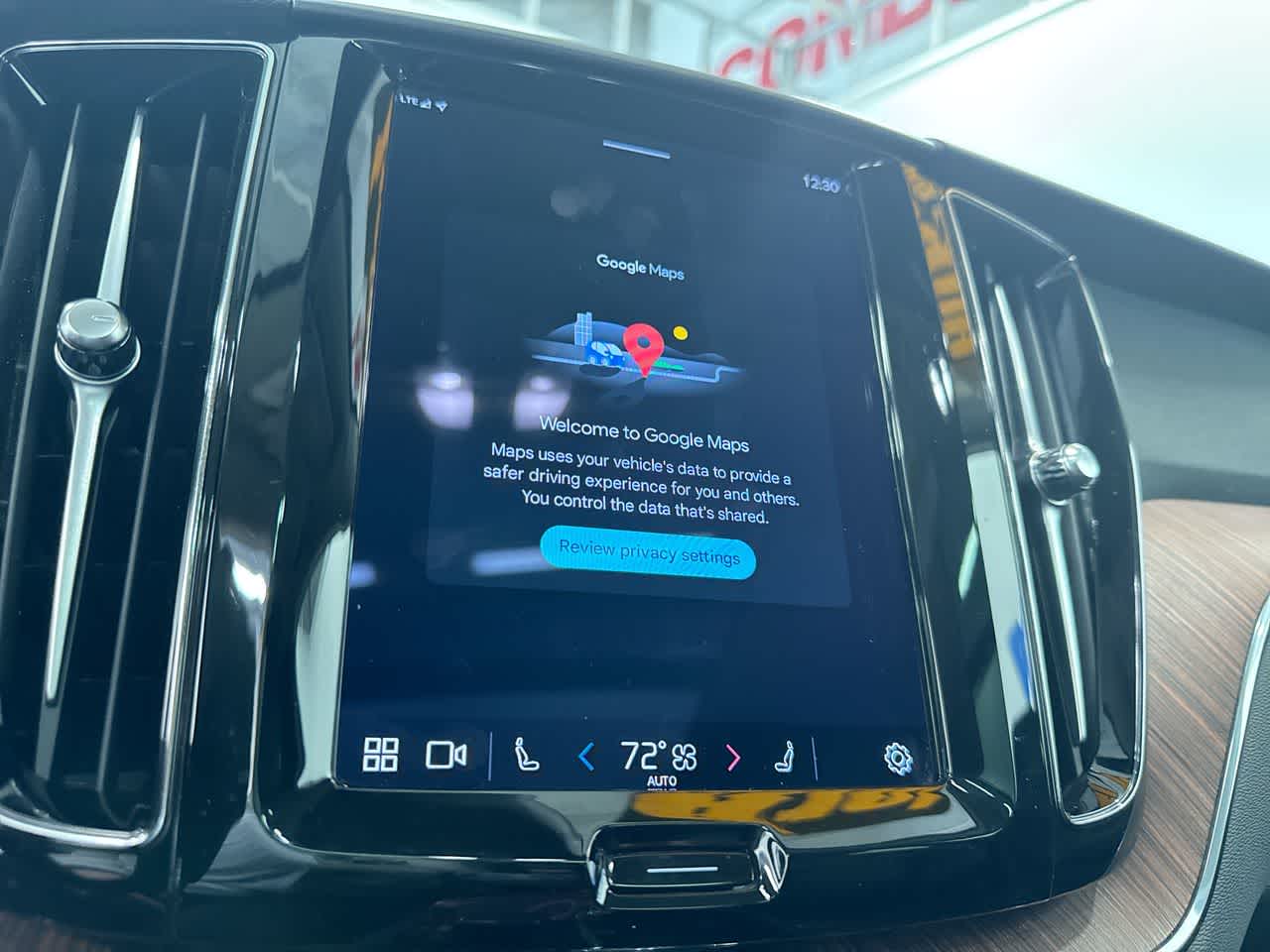 2023 Volvo XC60 Plus Dark Theme