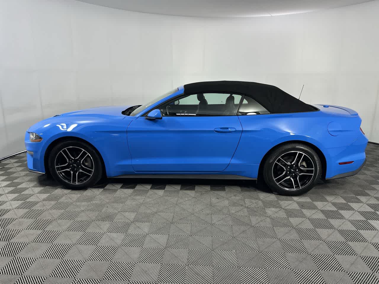 2022 Ford Mustang EcoBoost