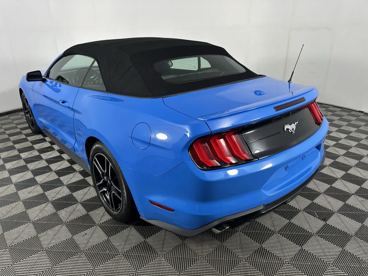 2022 Ford Mustang EcoBoost