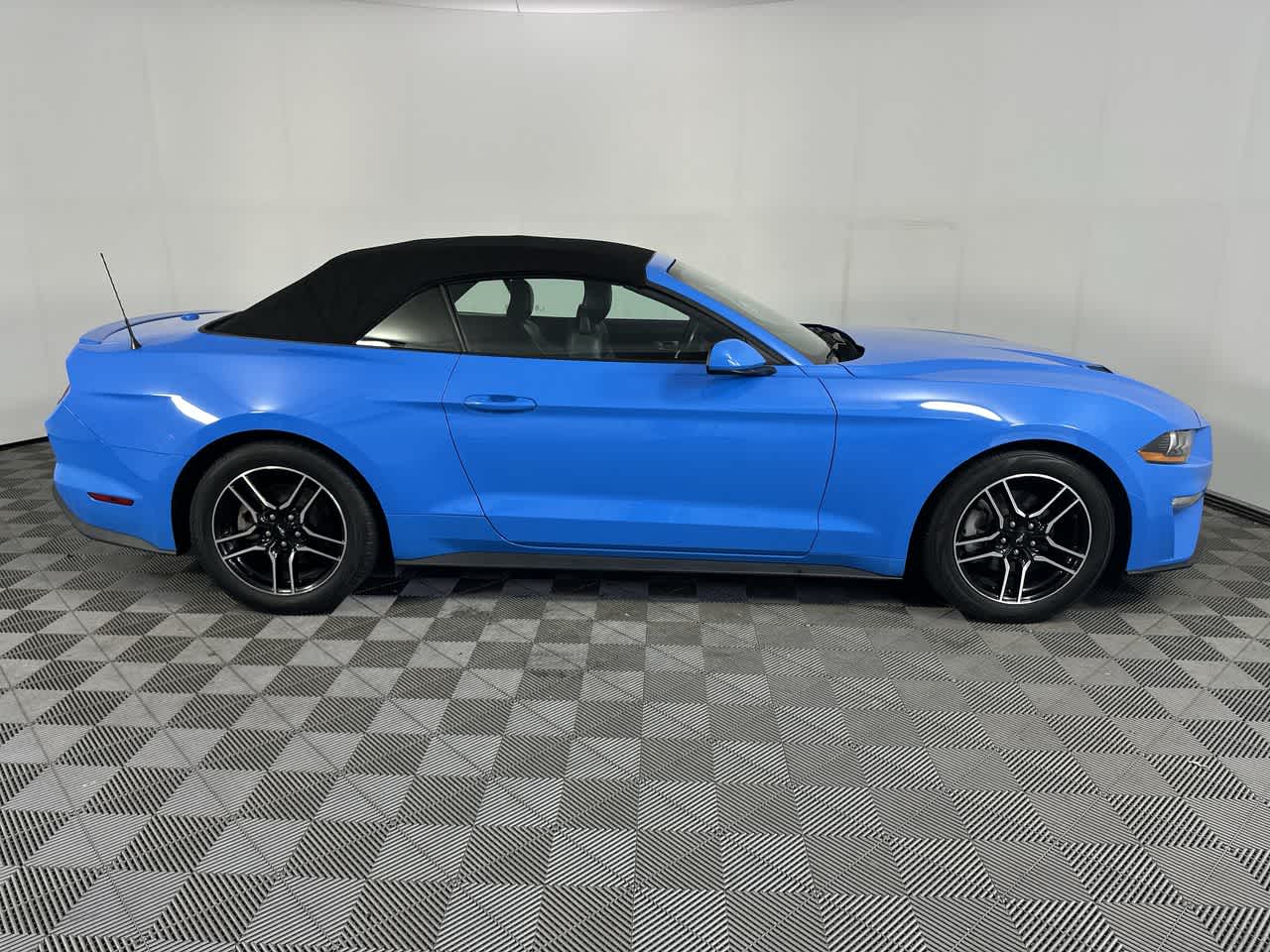 2022 Ford Mustang EcoBoost