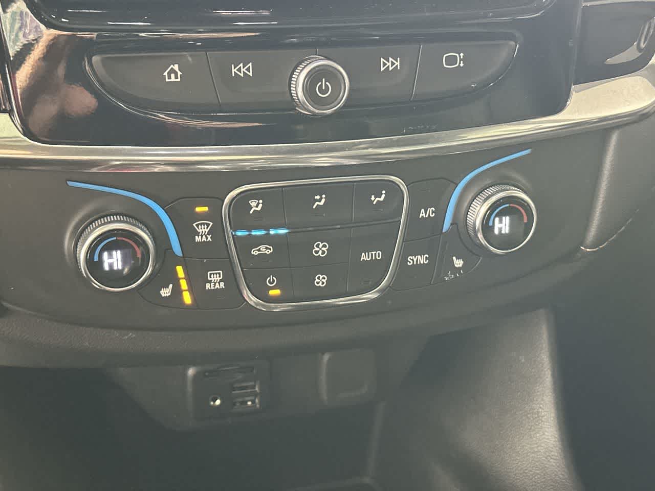 2021 Chevrolet Traverse LT Leather