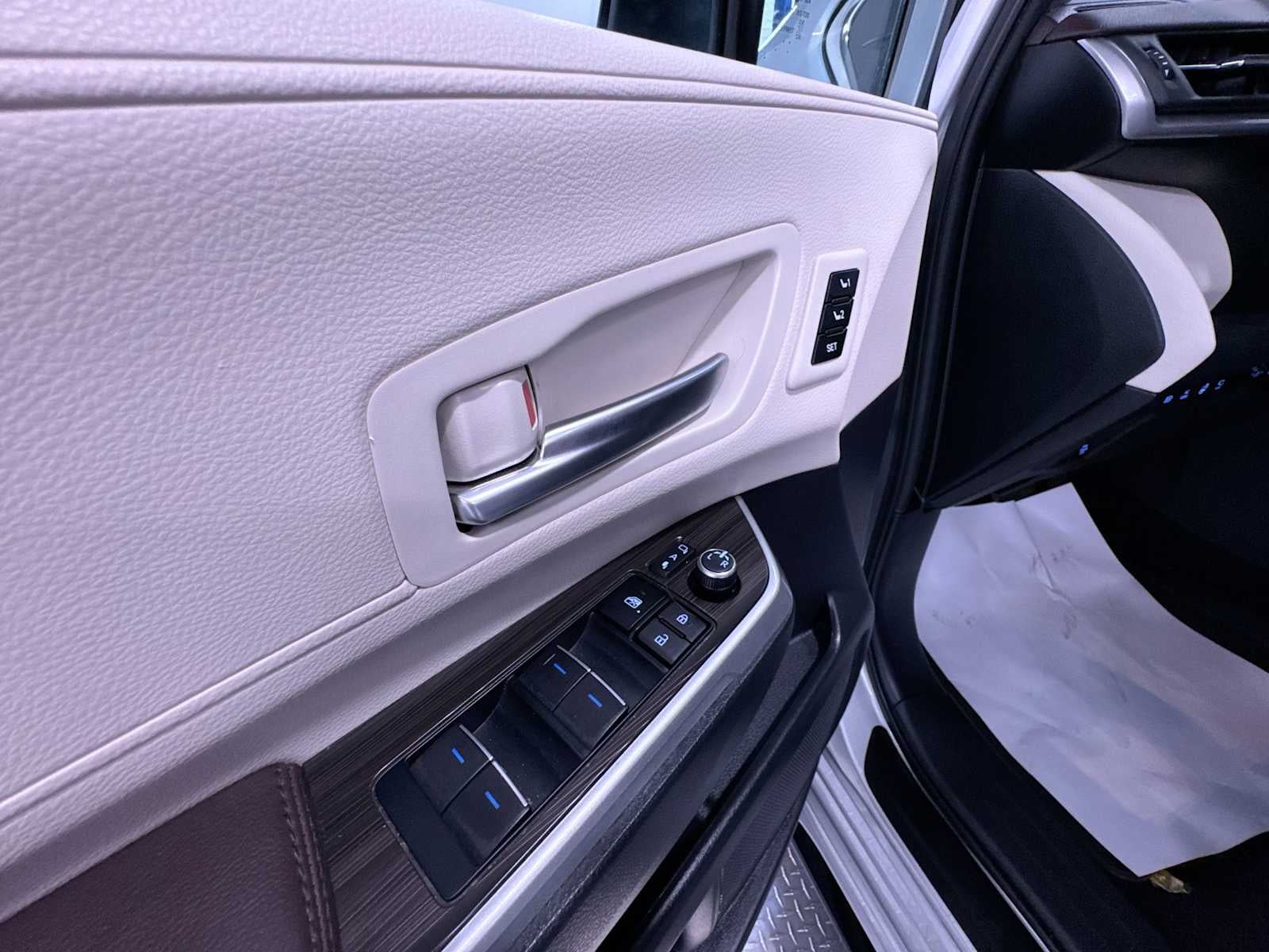 2023 Toyota Sienna Platinum
