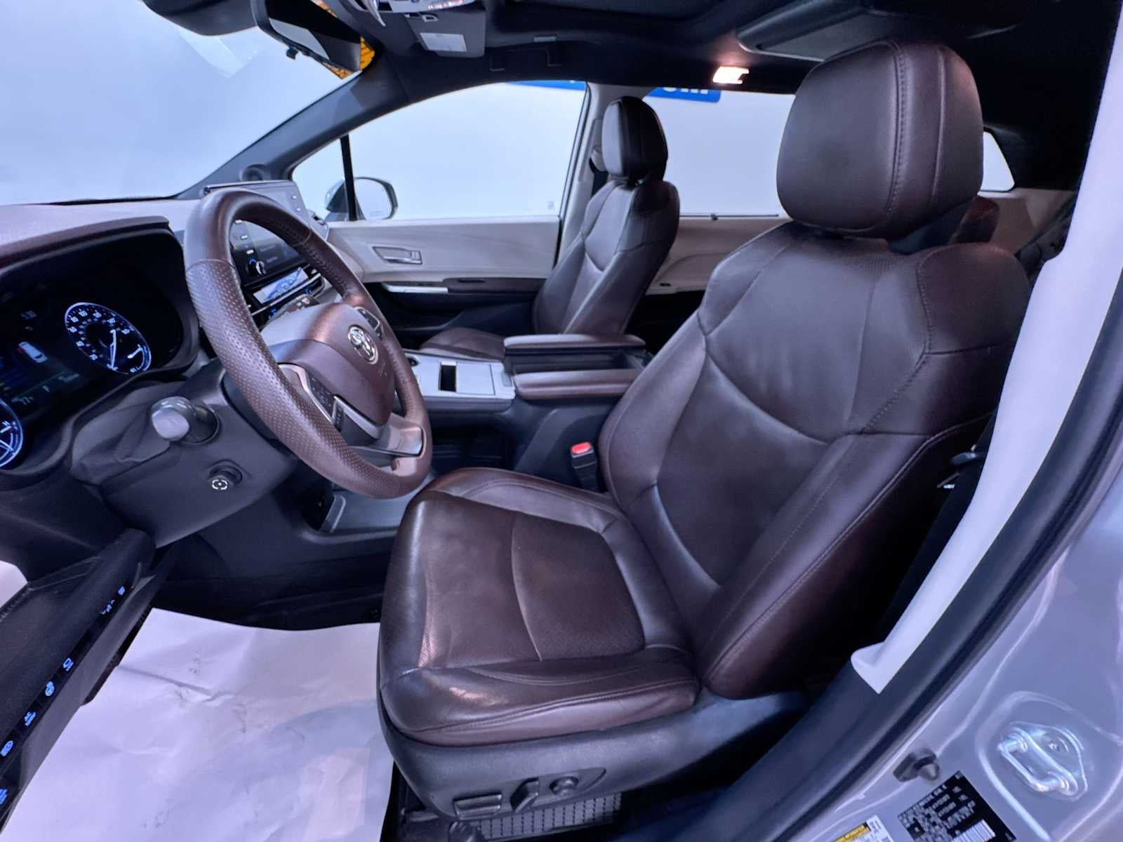 2023 Toyota Sienna Platinum