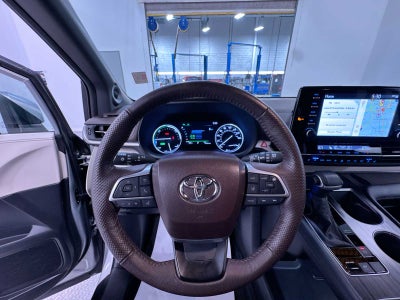 2023 Toyota Sienna Platinum