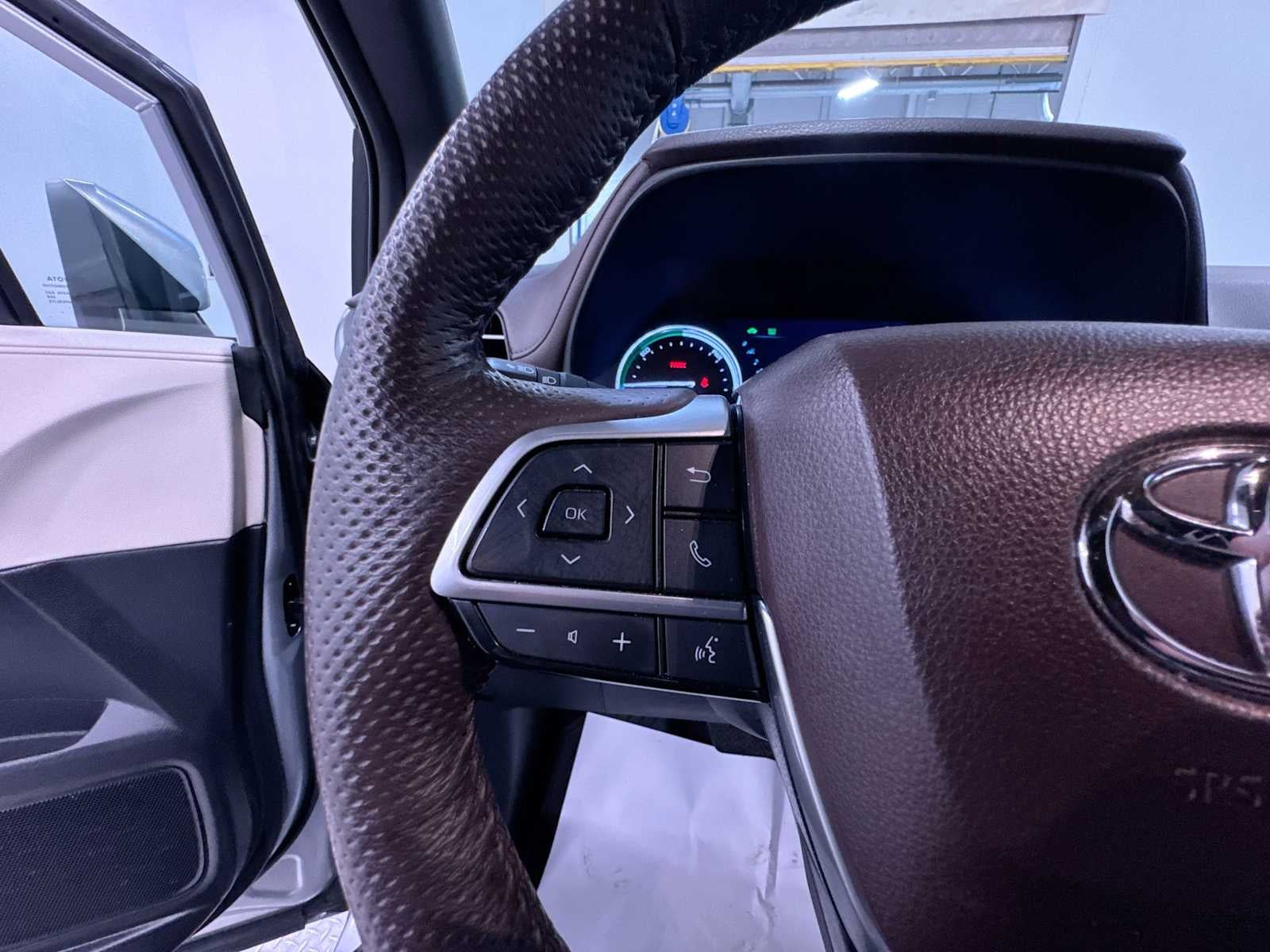 2023 Toyota Sienna Platinum