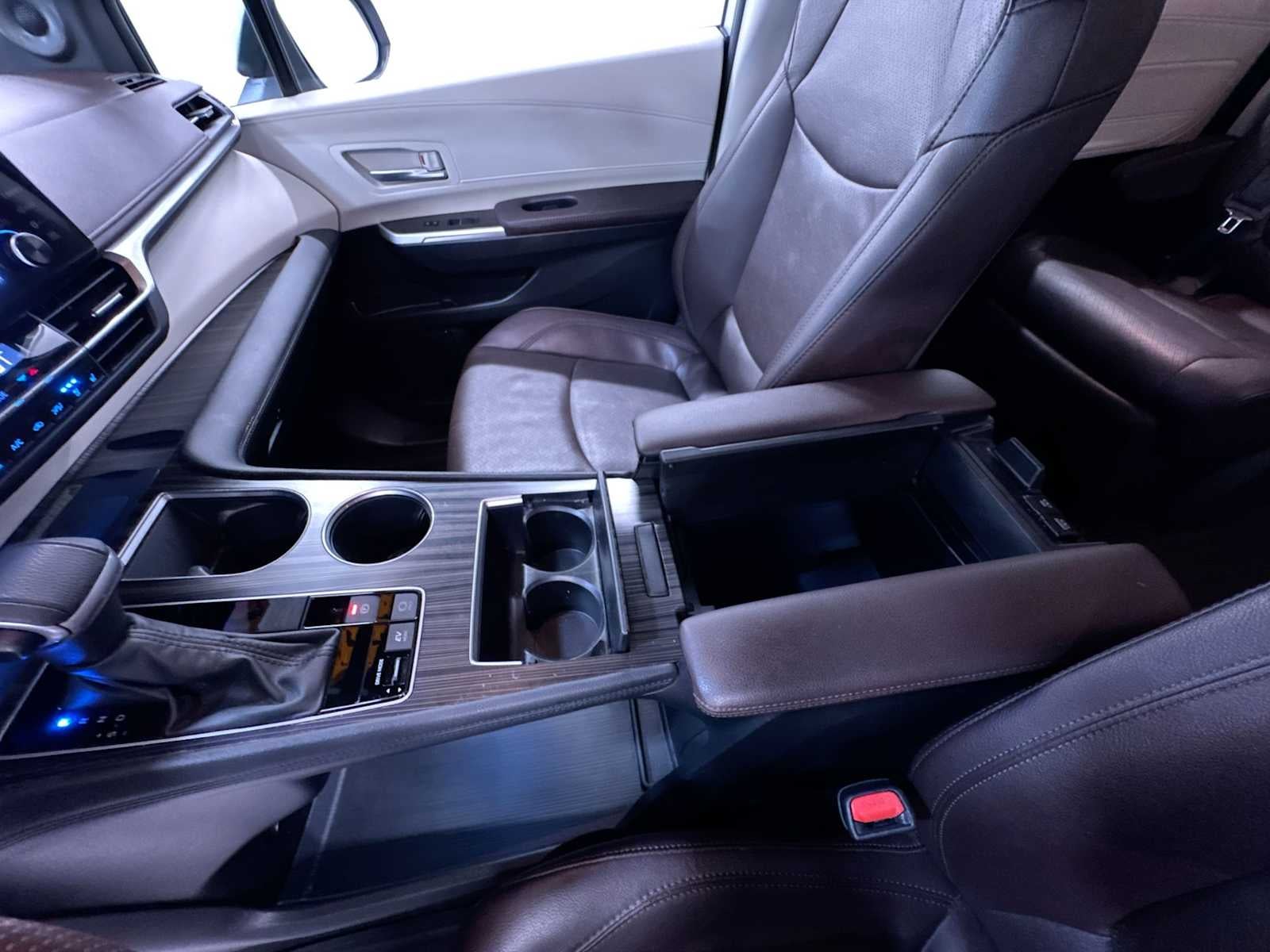 2023 Toyota Sienna Platinum