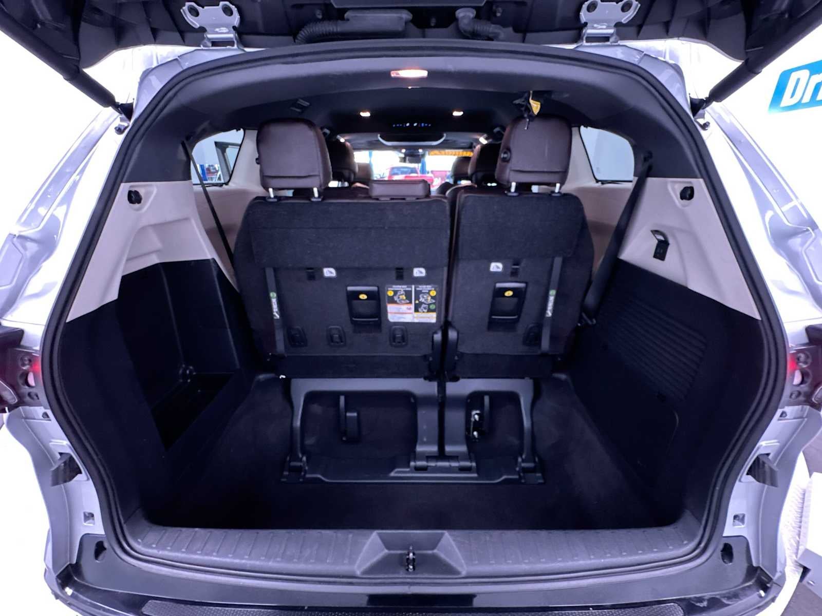 2023 Toyota Sienna Platinum