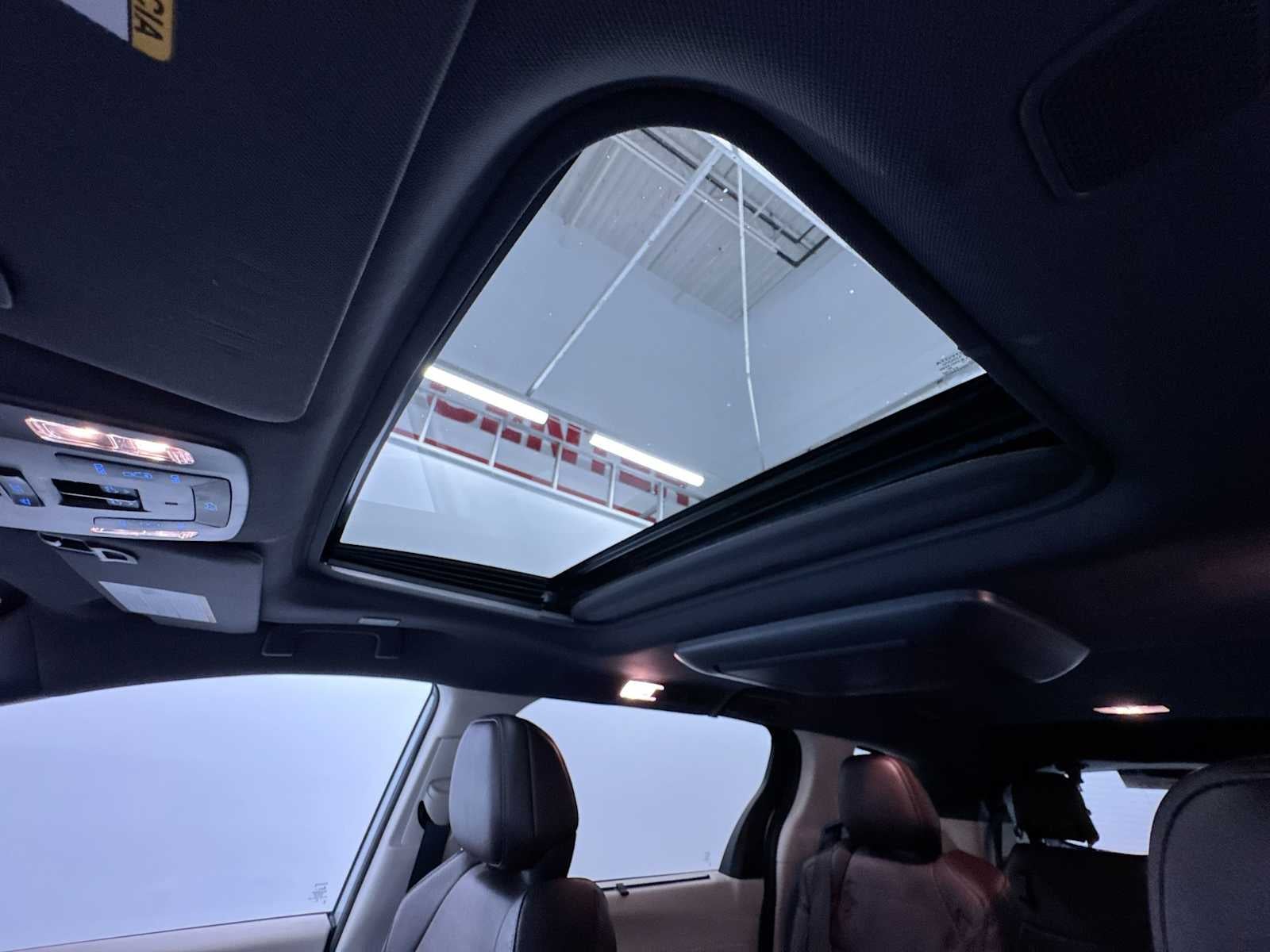 2023 Toyota Sienna Platinum