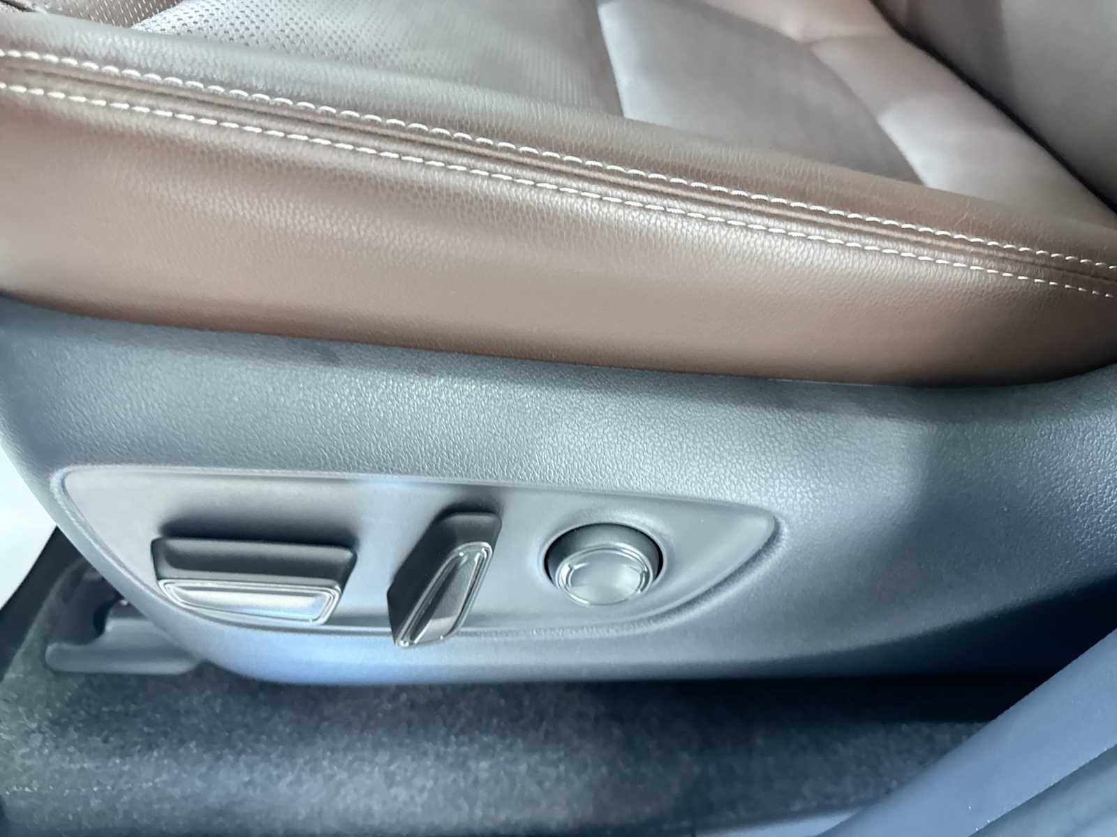 2025 Toyota Land Cruiser 4WD (Natl)