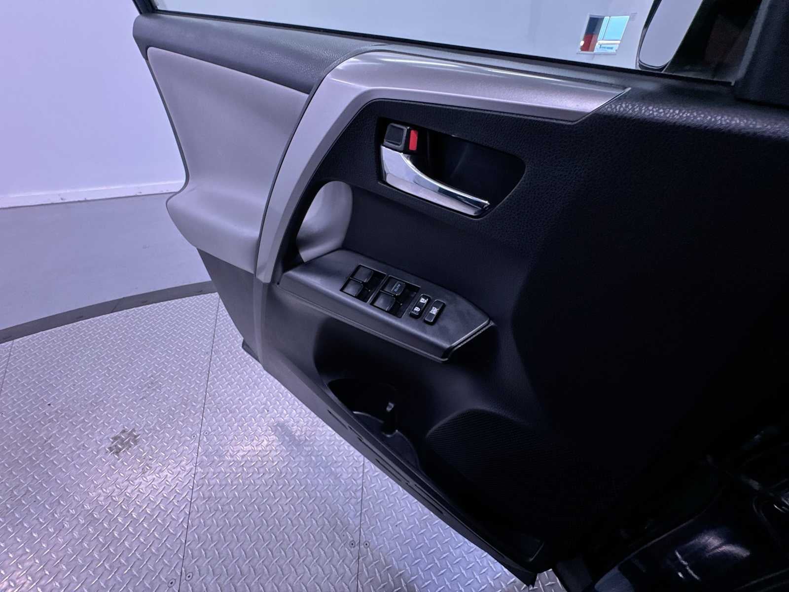 2017 Toyota RAV4 Hybrid XLE