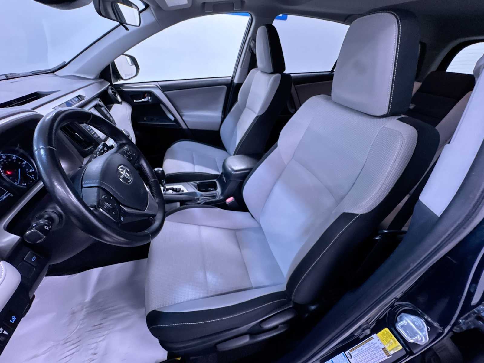 2017 Toyota RAV4 Hybrid XLE