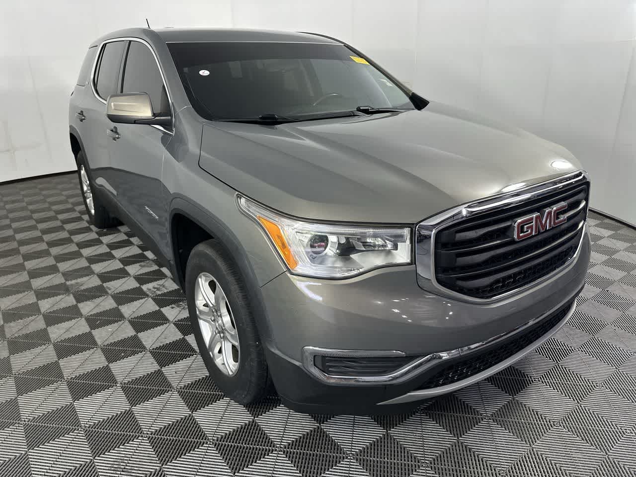 Used 2019 GMC Acadia SLE-1 with VIN 1GKKNKLA4KZ129436 for sale in Rushville, IN