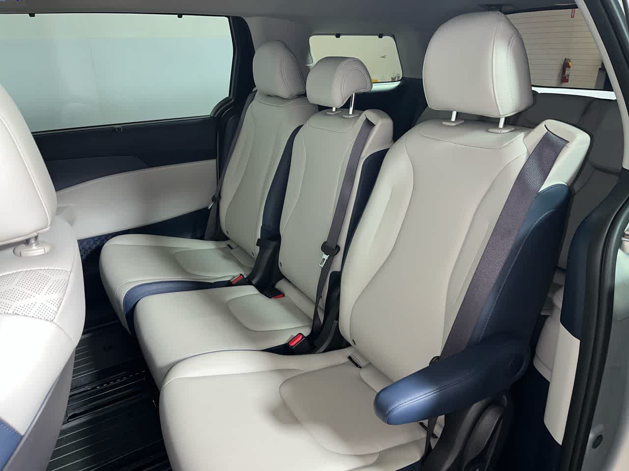 2025 Kia Carnival EX