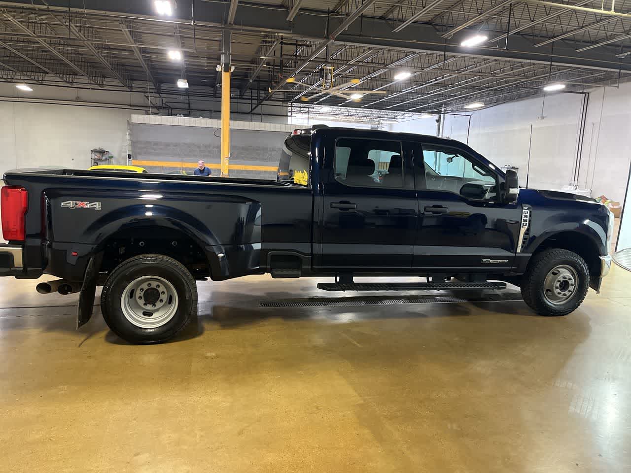 2025 Ford Super Duty F-350 DRW Pickup XLT