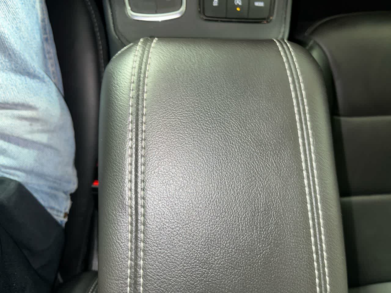 2025 Cadillac XT4 FWD Premium Luxury