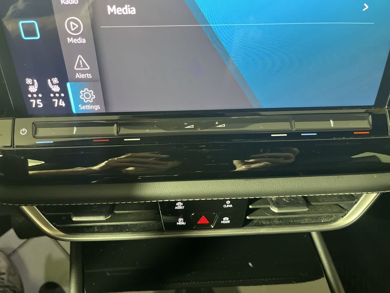 2024 Volkswagen Atlas Cross Sport 2.0T SE w/Technology