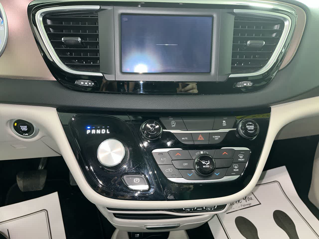 2024 Chrysler Voyager LX