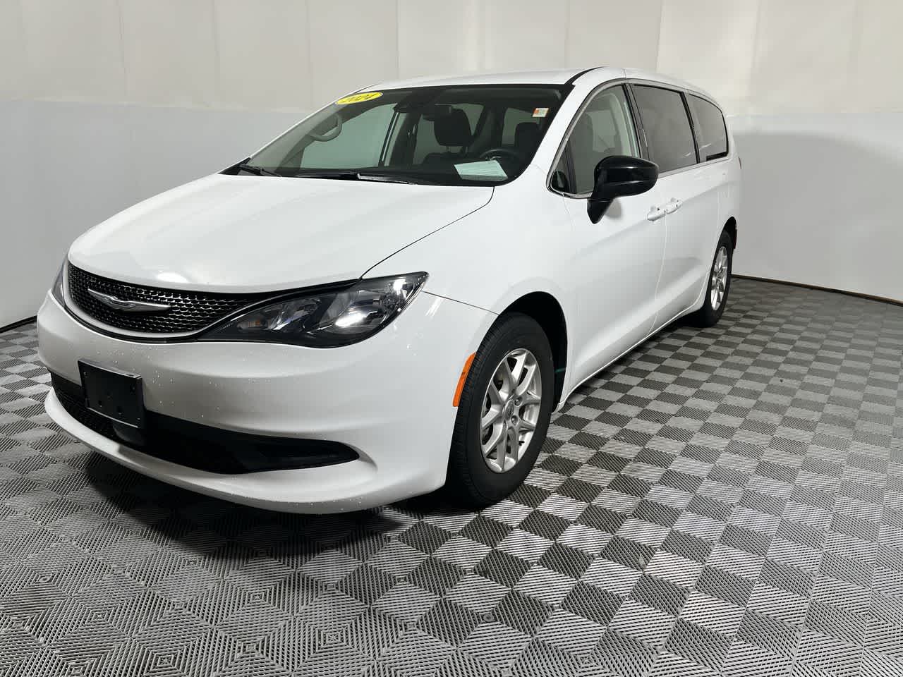 2024 Chrysler Voyager LX