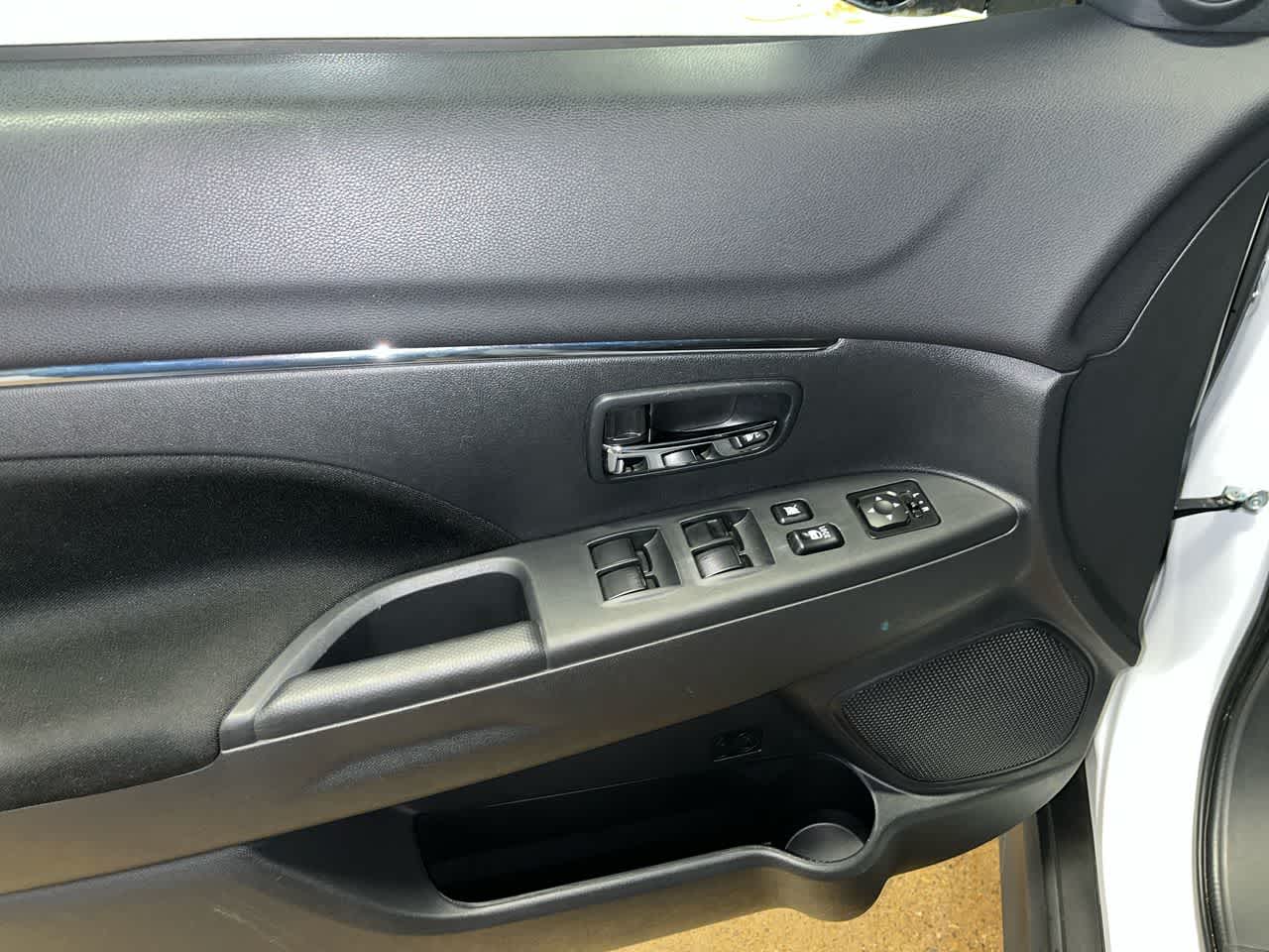 2025 Mitsubishi Outlander Sport ES