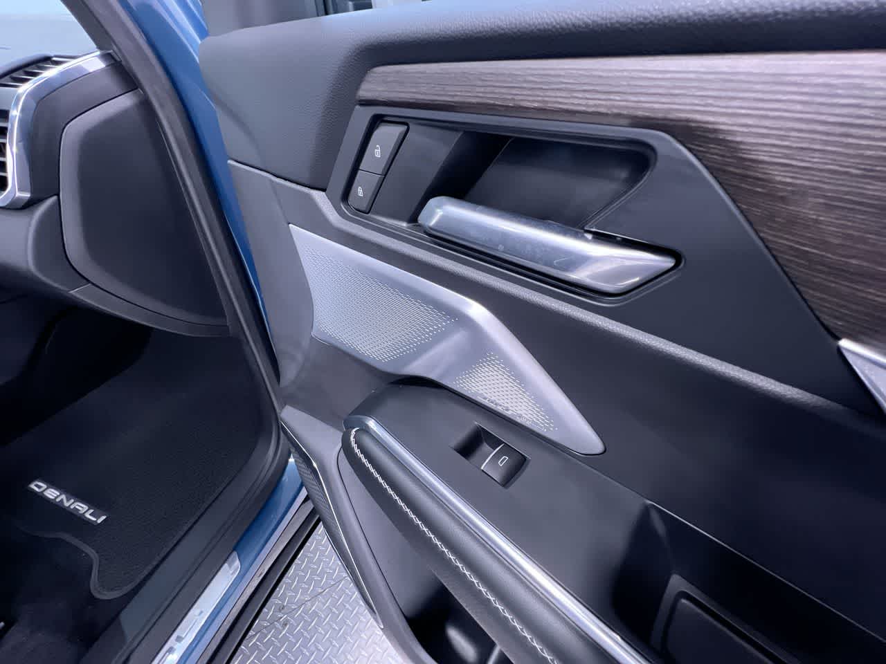 2025 GMC Acadia FWD Denali
