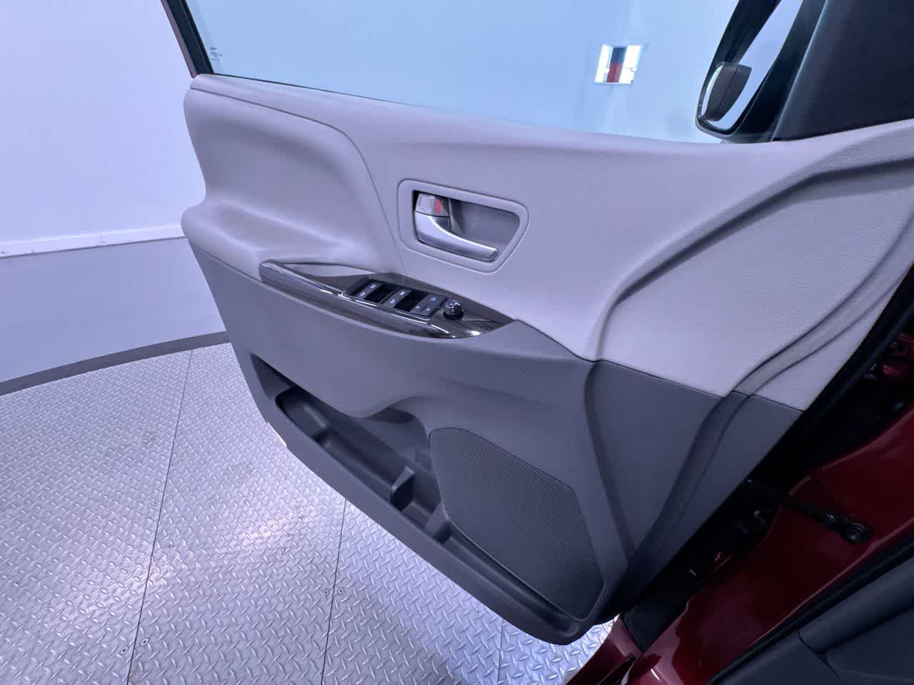 2016 Toyota Sienna XLE