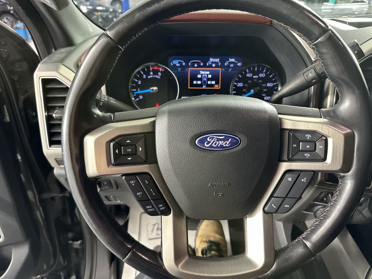 2022 Ford Super Duty F-350 DRW Pickup Platinum