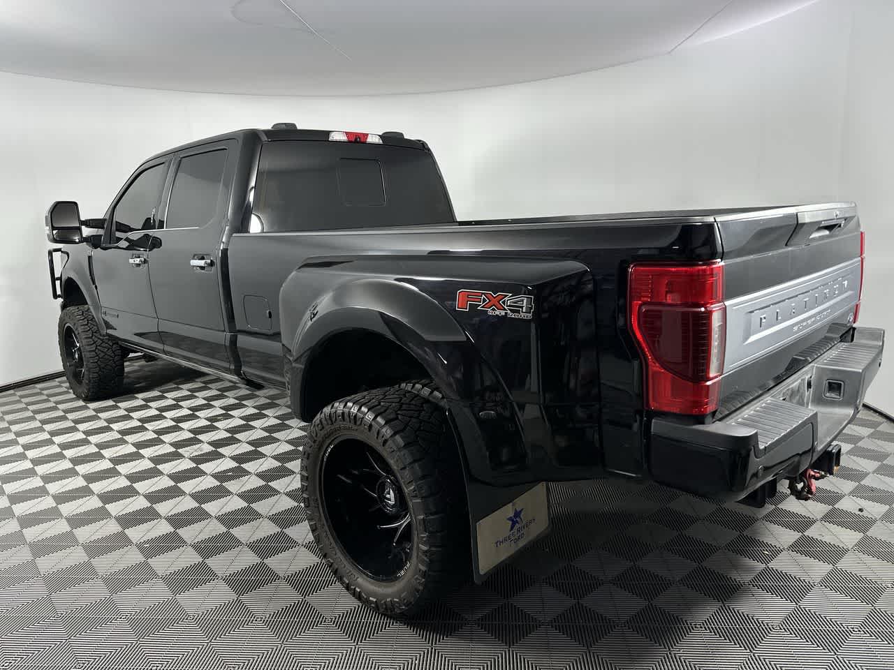 2022 Ford Super Duty F-350 DRW Pickup Platinum