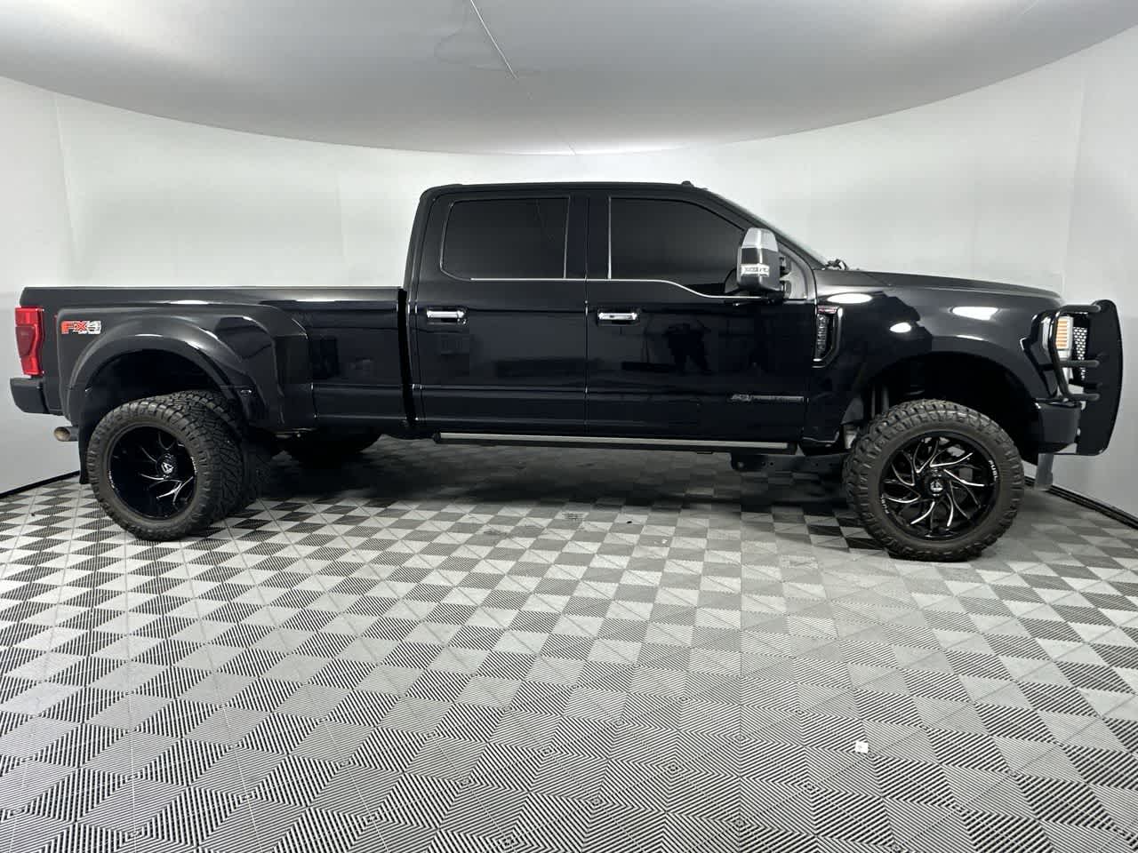 2022 Ford Super Duty F-350 DRW Pickup Platinum
