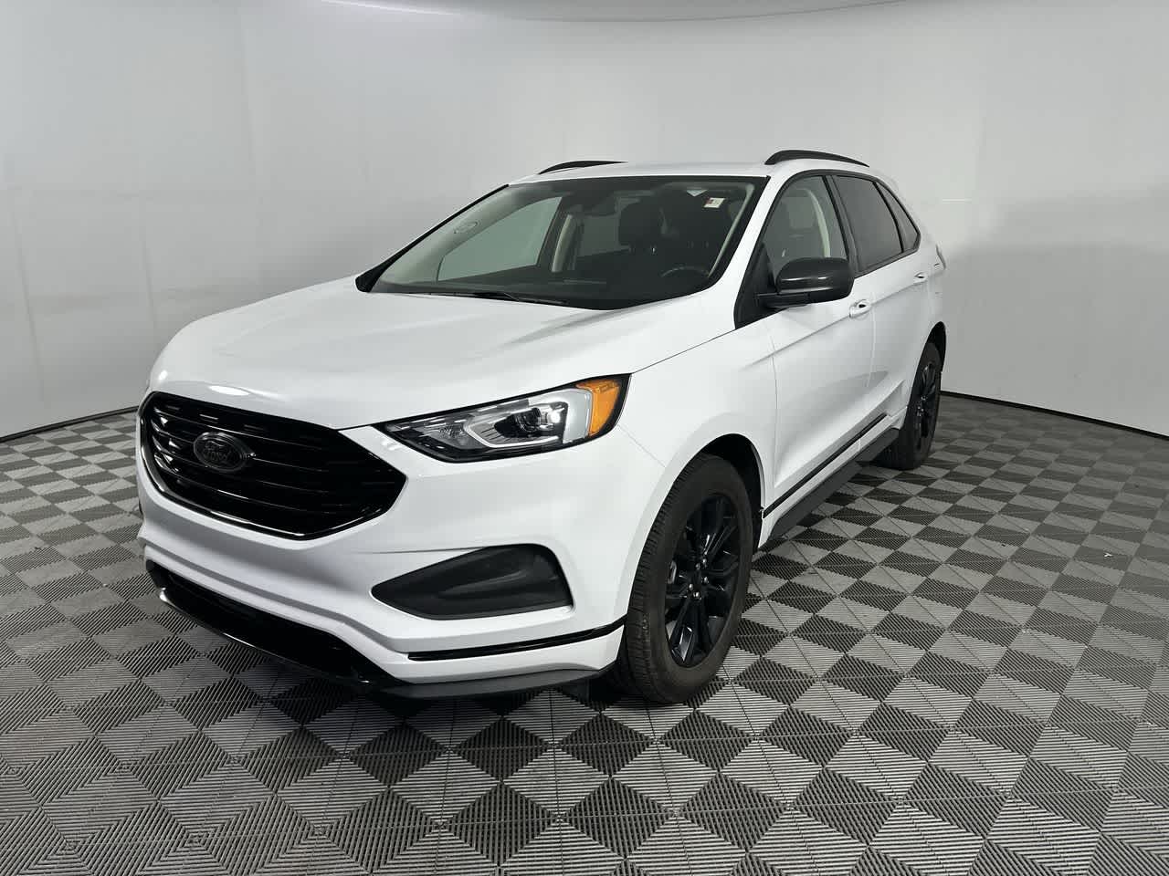 2022 Ford Edge SE