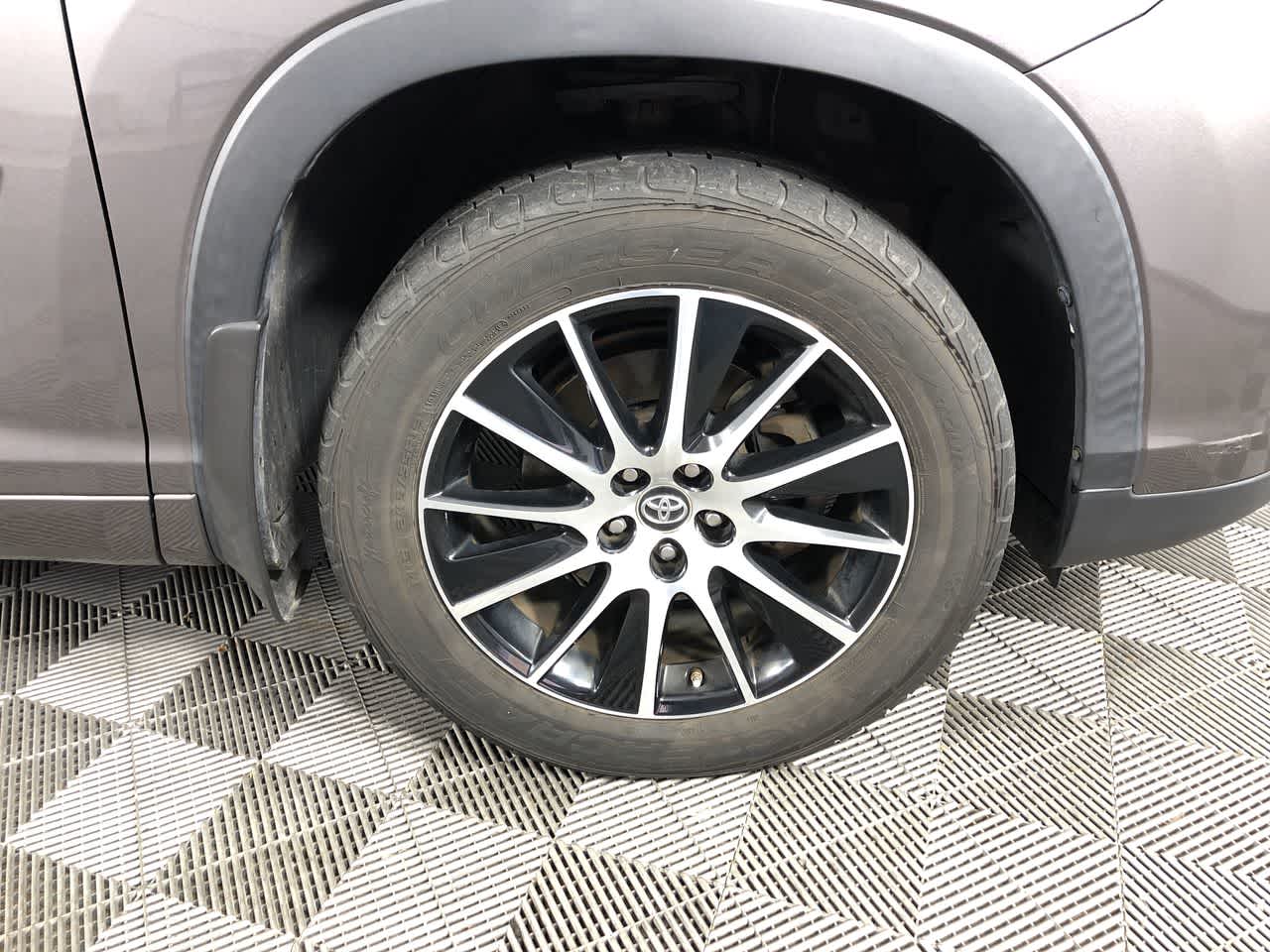 2017 Toyota Highlander SE